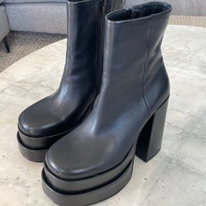 steve madden cobra black leather booties